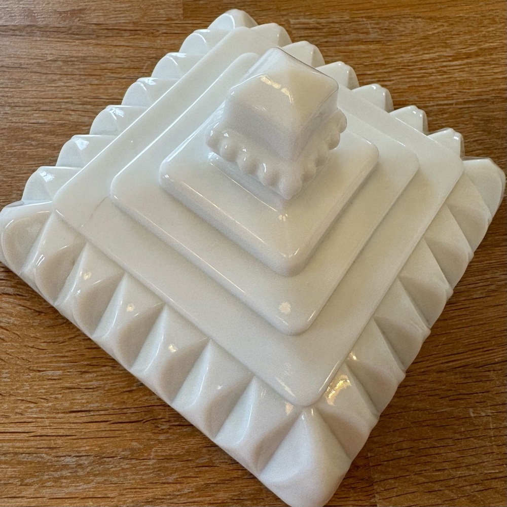 Vintage Westmoreland Milk Glass Square Candy Compote / Wedding Bowl with Lid - Picture 3 of 9